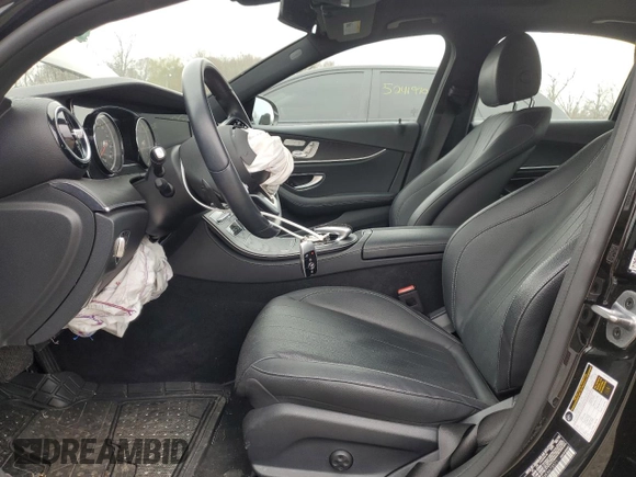 2019 Mercedes-Benz E 300 z VIN WDDZF4KBXKA673571, wystawiony jako Copart lot #52425625 z przebiegiem 32 605 mil mil oraz Szkoda całkowita • Salvage title. Historia ofert i sprzedaży dostępna na DreamBid. Obrazek 7.