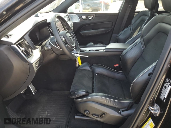 2018 Volvo XC60 R-Design z VIN YV4A22RM8J1000966, wystawiony jako Copart lot #56019245 z przebiegiem 69 195 mil mil oraz Szkoda całkowita • Salvage title. Historia ofert i sprzedaży dostępna na DreamBid. Obrazek 7.