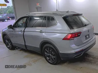 2024 Volkswagen Tiguan SE z VIN 3VV3B7AX5RM084940, wystawiony jako IAAI lot #42731231 z przebiegiem 19 747 mil mil oraz . Historia ofert i sprzedaży dostępna na DreamBid. Obrazek 2.
