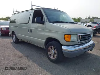 2005 Ford Econoline Passenger XL z VIN 1FMRE11W15HA64778, wystawiony jako IAAI lot #42397426 z przebiegiem 330 632 mil mil oraz . Historia ofert i sprzedaży dostępna na DreamBid. Obrazek 1.