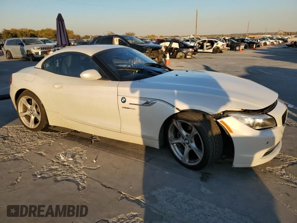 2014 BMW Z4 sDrive28i with VIN WBALL5C52EJ105050, listed as a Copart auction lot 82925334 with 0 mi miles and Salvage Title. Bid and sale history available at carsss.com. Image 4.