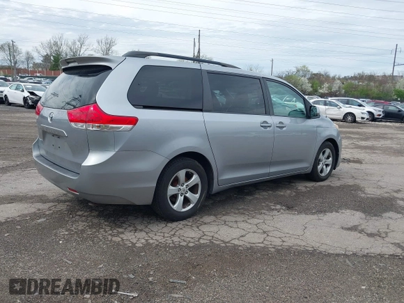 2012 Toyota Sienna LE AAS with VIN 5TDKK3DC9CS227584, listed as a IAAI auction lot 41972758 with 258,077 mi miles. Bid and sale history available at carsss.com. Image 4.