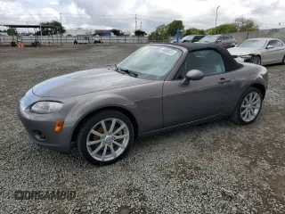 2006 Mazda MX-5 Miata Grand Touring z VIN JM1NC25FX60118913, wystawiony jako Copart lot #54899525 z przebiegiem 207 036 mil mil oraz Szkoda całkowita • Salvage title. Historia ofert i sprzedaży dostępna na DreamBid. Obrazek 1.