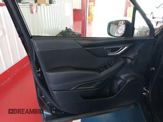 2023 Subaru Forester Premium z VIN JF2SKAEC1PH477884, wystawiony jako IAAI lot #42794098 z przebiegiem 70 520 mil mil oraz . Historia ofert i sprzedaży dostępna na DreamBid. Obrazek 8.