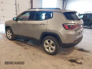 2018 Jeep Compass Latitude z VIN 3C4NJDBBXJT403674, wystawiony jako IAAI lot #42015795 z przebiegiem 86 329 mil mil oraz . Historia ofert i sprzedaży dostępna na DreamBid. Obrazek 3.