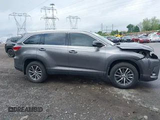 2019 Toyota Highlander SE z VIN 5TDJZRFH1KS735839, wystawiony jako IAAI lot #42204004 z przebiegiem 60 261 mil mil oraz . Historia ofert i sprzedaży dostępna na DreamBid. Obrazek 14.