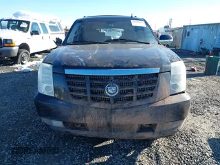 2008 Cadillac Escalade ESV z VIN 1GYFK66868R233774, wystawiony jako IAAI lot #41558263 z przebiegiem Nie podano mil oraz . Historia ofert i sprzedaży dostępna na DreamBid. Obrazek 12.