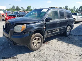 2008 Honda Pilot VP with VIN 5FNYF28218B002162, listed as a IAAI auction lot 39063504 with 252,691 mi miles. Bid and sale history available at carsss.com. Image 2.