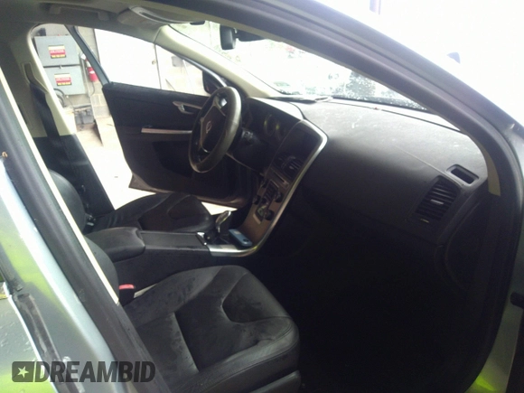 2013 Volvo XC60 3.2L z VIN YV4940DZ9D2375591, wystawiony jako IAAI lot #33101951 z przebiegiem 70 918 mil mil oraz . Historia ofert i sprzedaży dostępna na DreamBid. Obrazek 5.