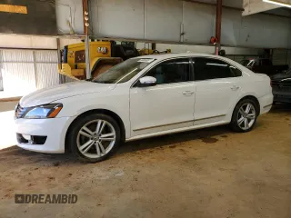 2014 Volkswagen Passat SEL Premium with VIN 1VWCS7A37EC031578, listed as a Copart auction lot 88083095 with 180,582 mi miles and Clean Title. Bid and sale history available at carsss.com. Image 1.