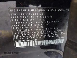 2023 Volkswagen Tiguan S z VIN 3VVRB7AX6PM069001, wystawiony jako IAAI lot #41193316 z przebiegiem 21 586 mil mil oraz . Historia ofert i sprzedaży dostępna na DreamBid. Obrazek 9.