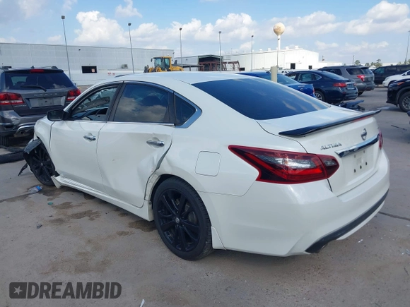 2017 Nissan Altima SV z VIN 1N4AL3AP3HC476185, wystawiony jako IAAI lot #40580202 z przebiegiem 118 710 mil mil oraz . Historia ofert i sprzedaży dostępna na DreamBid. Obrazek 3.
