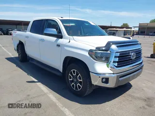 2019 Toyota Tundra SR5 z VIN 5TFAY5F1XKX777791, wystawiony jako IAAI lot #42247734 z przebiegiem 154 490 mil mil oraz . Historia ofert i sprzedaży dostępna na DreamBid. Obrazek 1.