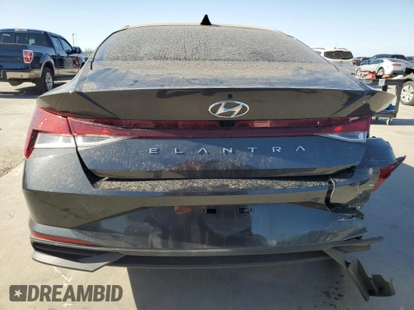 2023 Hyundai Elantra SEL z VIN 5NPLM4AG2PH103101, wystawiony jako Copart lot #49977135 z przebiegiem 28 443 mil mil oraz Szkoda całkowita • Salvage title. Historia ofert i sprzedaży dostępna na DreamBid. Obrazek 6.