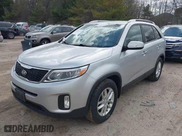 2014 Kia Sorento LX with VIN 5XYKTCA62EG522196, listed as a IAAI auction lot 42037774 with 1 mi miles. Bid and sale history available at carsss.com. Image 2.