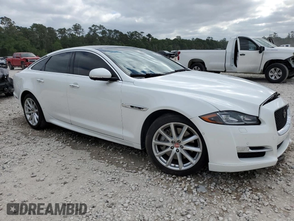 2016 Jaguar XJ R-Sport z VIN SAJWA1C71G8V92642, wystawiony jako Copart lot #53094125 z przebiegiem 98 548 mil mil oraz Szkoda całkowita • Salvage title. Historia ofert i sprzedaży dostępna na DreamBid. Obrazek 4.