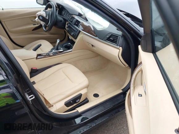 2015 BMW 3 Series 328i z VIN WBA3A5G54FNS90096, wystawiony jako IAAI lot #41778545 z przebiegiem 99 511 mil mil oraz . Historia ofert i sprzedaży dostępna na DreamBid. Obrazek 5.