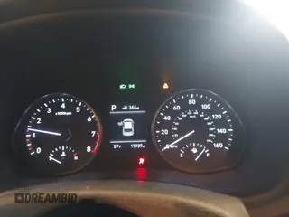 2018 Hyundai Elantra z VIN KMHH35LE0JU029275, wystawiony jako IAAI lot #39288538 z przebiegiem 17 937 mil mil oraz . Historia ofert i sprzedaży dostępna na DreamBid. Obrazek 7.