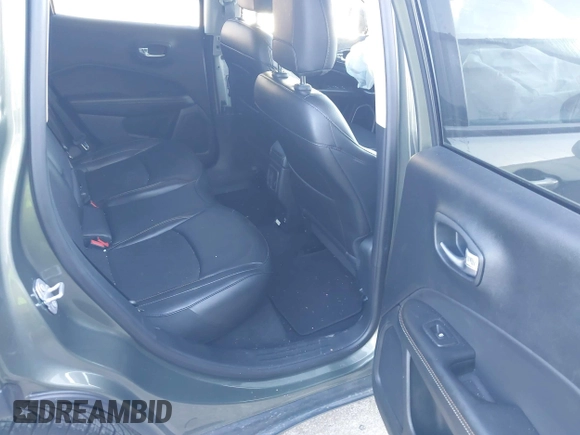 2019 Jeep Compass Altitude z VIN 3C4NJCBB6KT637645, wystawiony jako IAAI lot #40686310 z przebiegiem 60 215 mil mil oraz . Historia ofert i sprzedaży dostępna na DreamBid. Obrazek 8.