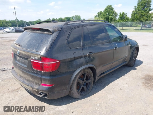 2012 BMW X5 35d z VIN 5UXZW0C51CL665326, wystawiony jako IAAI lot #42633853 z przebiegiem Nie podano mil oraz . Historia ofert i sprzedaży dostępna na DreamBid. Obrazek 4.