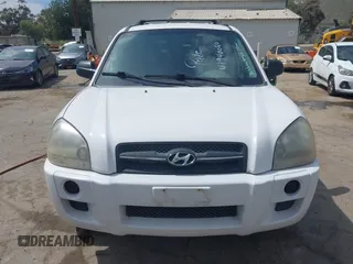 2006 Hyundai Tucson GL with VIN KM8JM12B66U254774, listed as a IAAI auction lot 41940080 with 152,382 mi miles. Bid and sale history available at carsss.com. Image 6.