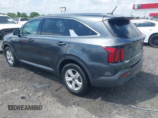 2021 Kia Sorento LX z VIN 5XYRG4LC7MG053164, wystawiony jako IAAI lot #42147600 z przebiegiem 85 481 mil mil oraz . Historia ofert i sprzedaży dostępna na DreamBid. Obrazek 3.