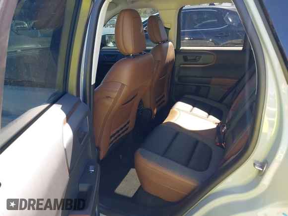 2024 Ford Bronco Sport Outer Banks z VIN 3FMCR9C60RRE22396, wystawiony jako IAAI lot #41671001 z przebiegiem 8 733 mil mil oraz . Historia ofert i sprzedaży dostępna na DreamBid. Obrazek 8.