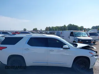 2018 Chevrolet Traverse Premier z VIN 1GNERKKW6JJ220965, wystawiony jako IAAI lot #37625637 z przebiegiem 99 072 mil mil oraz . Historia ofert i sprzedaży dostępna na DreamBid. Obrazek 14.