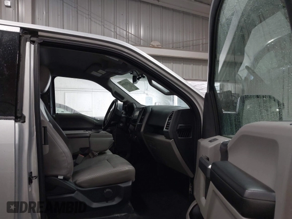2015 Ford F-150 XLT z VIN 1FTEX1EP7FKE12930, wystawiony jako IAAI lot #42321898 z przebiegiem 59 012 mil mil oraz . Historia ofert i sprzedaży dostępna na DreamBid. Obrazek 5.