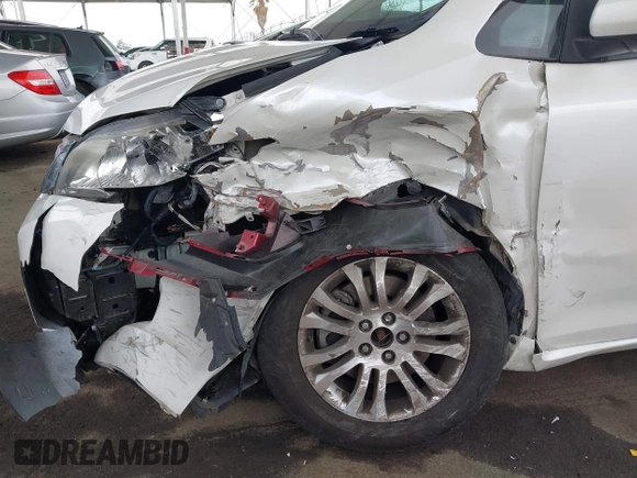 2015 Toyota Sienna XLE with VIN 5TDYK3DC5FS640102, listed as a IAAI auction lot 41885194 with 119,972 mi miles. Bid and sale history available at carsss.com. Image 17.