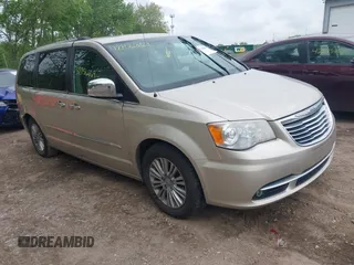 2013 Chrysler Town & Country Limited z VIN 2C4RC1GG6DR753485, wystawiony jako IAAI lot #42256869 z przebiegiem 199 857 mil mil oraz . Historia ofert i sprzedaży dostępna na DreamBid. Obrazek 1.