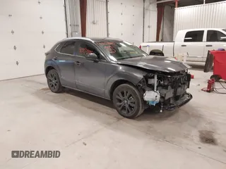 2025 Mazda CX-30 S Select Sport z VIN 3MVDMBBM9SM762050, wystawiony jako IAAI lot #41357885 z przebiegiem 4 588 mil mil oraz . Historia ofert i sprzedaży dostępna na DreamBid. Obrazek 1.