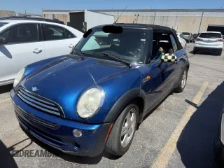 2007 MINI Convertible z VIN WMWRF33577TG17466, wystawiony jako Copart lot #58196905 z przebiegiem 60 644 mil mil oraz Tytuł czysty. Historia ofert i sprzedaży dostępna na DreamBid. Obrazek 2.