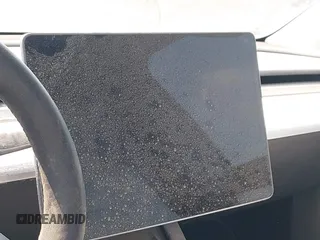 2021 Tesla Model Y Long Range z VIN 5YJYGDEE7MF140144, wystawiony jako IAAI lot #42350137 z przebiegiem Nie podano mil oraz . Historia ofert i sprzedaży dostępna na DreamBid. Obrazek 16.