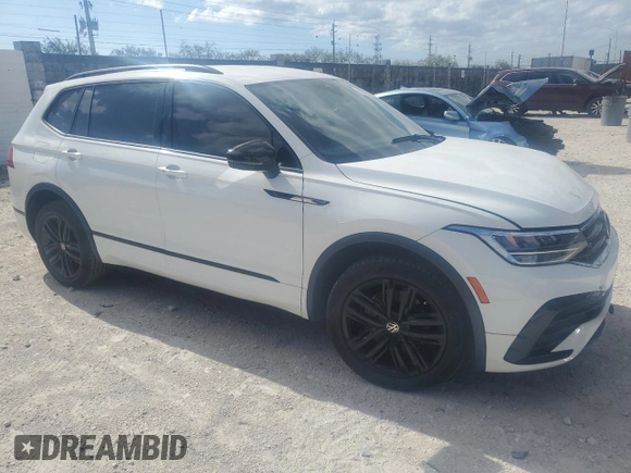 2022 Volkswagen Tiguan SE R-Line Black with VIN 3VVCB7AX8NM009403, listed as a Copart auction lot 52720885 with 74,063 mi miles and Salvage title. Bid and sale history available at DreamBid. Image 4.
