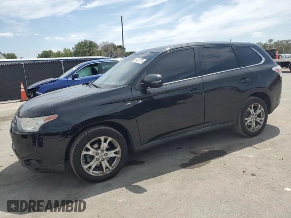 2014 Mitsubishi Outlander GT z VIN JA4JZ4AX7EZ017369, wystawiony jako Copart lot #54223775 z przebiegiem 131 555 mil mil oraz Szkoda całkowita • Salvage title. Historia ofert i sprzedaży dostępna na DreamBid. Obrazek 1.