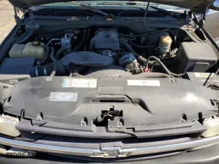 2000 Chevrolet Silverado 1500 LS with VIN 2GCEC19T8Y1377966, listed as a Copart auction lot 46485345 with 329,257 mi miles and Salvage Title. Bid and sale history available at carsss.com. Image 11.