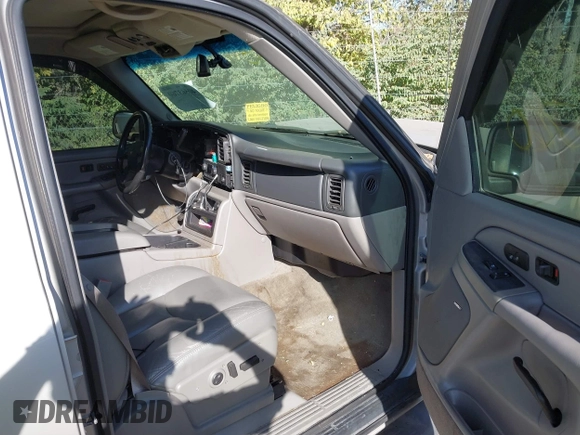 2005 Chevrolet Suburban LT with VIN 3GNFK16Z85G187465, listed as a IAAI auction lot 41875358 with 206,370 mi miles and . Bid and sale history available at DreamBid. Image 5.