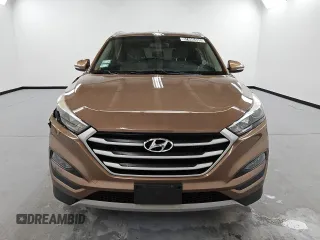 2017 Hyundai Tucson Sport z VIN KM8J3CA22HU415298, wystawiony jako Copart lot #57496495 z przebiegiem 67 475 mil mil oraz Czysty tytuł • Clean title. Historia ofert i sprzedaży dostępna na DreamBid. Obrazek 5.
