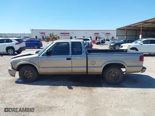 2001 GMC Sonoma SLS w/1SG Pkg with VIN 1GTCS19W218143006, listed as a IAAI auction lot 41754688 with 159,375 mi miles. Bid and sale history available at carsss.com. Image 14.