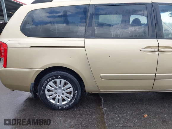 2011 Kia Sedona LX with VIN KNDMG4C71B6407306, listed as a IAAI auction lot 41922697 with 243,248 mi miles. Bid and sale history available at carsss.com. Image 14.