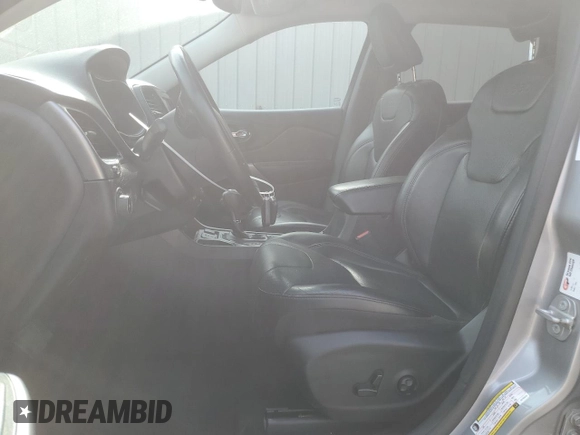 2019 Jeep Cherokee Limited z VIN 1C4PJLDB9KD185010, wystawiony jako Copart lot #57264935 z przebiegiem 121 747 mil mil oraz Szkoda całkowita • Salvage title. Historia ofert i sprzedaży dostępna na DreamBid. Obrazek 7.