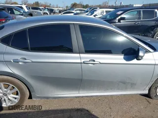 2025 Toyota Camry LE z VIN 4T1DBADKXSU009549, wystawiony jako IAAI lot #41366328 z przebiegiem 1 512 mil mil oraz . Historia ofert i sprzedaży dostępna na DreamBid. Obrazek 14.