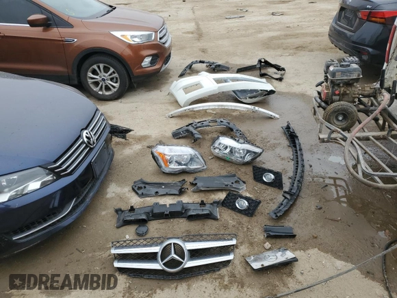 2010 Mercedes-Benz GLK 350 with VIN WDCGG8HB2AF393801, listed as a Copart auction lot 45260824 with 145,047 mi miles and Salvage Title. Bid and sale history available at DreamBid. Image 13.