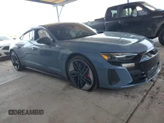 2022 Audi RS e-tron GT z VIN WAUAHBFW0N7902258, wystawiony jako Copart lot #63346114 z przebiegiem Nie podano mil oraz Szkody całkowita. Historia ofert i sprzedaży dostępna na DreamBid. Obrazek 4.
