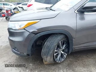2016 Toyota Highlander XLE z VIN 5TDJKRFH6GS307941, wystawiony jako IAAI lot #42007858 z przebiegiem 70 272 mil mil oraz . Historia ofert i sprzedaży dostępna na DreamBid. Obrazek 6.