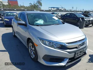 2017 Honda Civic LX z VIN 2HGFC2F5XHH572573, wystawiony jako IAAI lot #41825261 z przebiegiem 83 599 mil mil oraz . Historia ofert i sprzedaży dostępna na DreamBid. Obrazek 6.