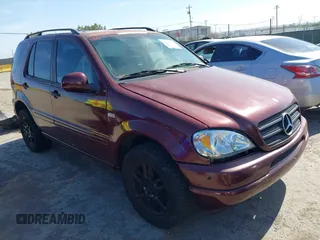 2001 Mercedes-Benz M 320/430/500 z VIN 4JGAB54E01A264327, wystawiony jako IAAI lot #42355597 z przebiegiem 135 579 mil mil oraz . Historia ofert i sprzedaży dostępna na DreamBid. Obrazek 1.