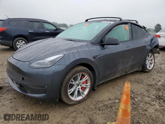 2023 Tesla Model Y Long Range z VIN 7SAYGDEE7PF870370, wystawiony jako Copart lot #55700135 z przebiegiem 32 410 mil mil oraz Szkoda całkowita • Salvage title. Historia ofert i sprzedaży dostępna na DreamBid. Obrazek 1.