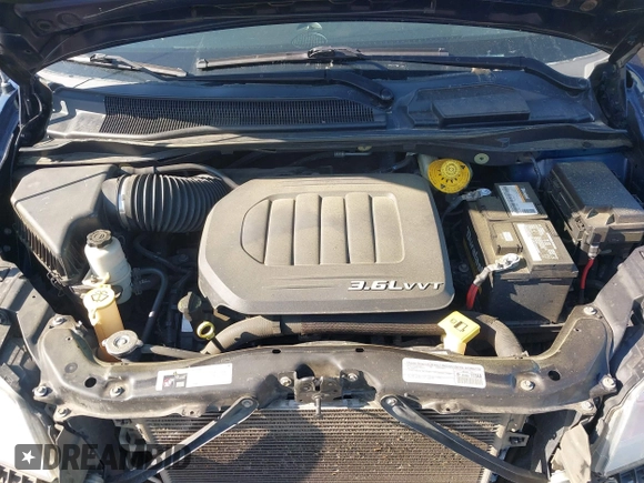 2015 Chrysler Town & Country Touring with VIN 2C4RC1BG0FR654588, listed as a IAAI auction lot 42001538 with 175,403 mi miles. Bid and sale history available at carsss.com. Image 10.
